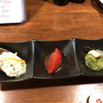 家庭的料理居酒屋 しろとくろ - お通し