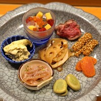 浅草じゅうろく - 八寸　　ばらちらし、常磐牛　A４のもも肉のたたき、牛蒡の醤油漬け　胡麻和え、明太子、そら豆、白烏賊の麹漬け、湯葉、新レンコン