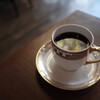 リロ珈琲喫茶 - ドリンク写真:シャンデリアが輝くコーヒー