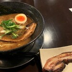 ラーメン いっとうや - かさね醤油730円+チャーシュー1枚