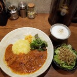 SPICY CURRY 魯珈 - ポークカレー鬼辛~kishin~＋ぷちサラダ＋ラッシー