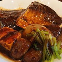 つきはし - 濃厚なのに軽やかなサバの味噌煮