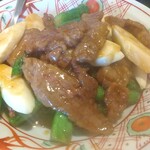 鴻園 - 和牛とマコモダケの炒め物・・・実は和牛とアスパラの炒め物とマコモダケの炒め物があったので、合体をお願いしました。この店のマコモダケが好きでお願いしたのですが、アスパラも美味しかった。スーパーだｔ１本１００円はする太いアスパラがゴロゴロ入ってました。