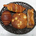 パン屋 hirameki - パセリフランク・塩バターロール・アップルパイ・じゃがいものフォカッチャ