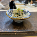 松寿司 - 出世魚「コノシロ」の幼魚である「新子(シンコ)」を贅沢にもカラスミと和えて♡