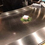 ahill - ランチＢ５５００円。私の太刀魚（笑）。この後、蓋をして蒸し焼きにし、バーナーで皮目を炙って完成です。目の前で仕上がりが見られ、ワクワク感たっぷりです(^｡^)