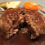 ahill - ランチＢ５５００円。フォワグラ入りハンバーグステーキ。旨味たっぷりの赤身肉とフォワグラの脂の組み合わせが堪りません（╹◡╹）