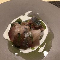 ahill azabu - ランチＢ５５００円。縞鰺とハーブ。鮮度の良さが伝わってくる縞鰺は、旨味も脂乗りも良く、とーっても美味しかったです（╹◡╹）（╹◡╹）