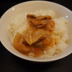 辛口肉ソバ ひるドラ - ①薄切豚バラ オンザ ライス