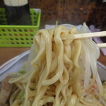 ラーメン二郎 - 嬉しすぎて思いっきり啜る