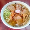 青竹手打ち佐野らーめん 萬 - チャーシュウ佐野ラーメン！焼きの入ったチャーシュウの香ばしさ！