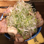 ら～めん蔵 - 山盛りネギチャーシュー麺（塩）1500円、味玉100円