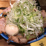 ら～めん蔵 - 山盛りネギチャーシュー麺（塩）1500円、味玉100円