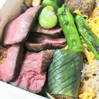 肉割烹 上 - ステーキ牛、そら豆、しし唐、胡瓜