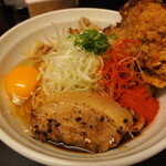 辛口肉ソバ ひるドラ - ③辛口肉まぜソバ味噌＆生卵＆カラアゲ