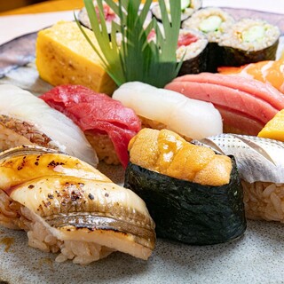 新鮮な握りと熟成寿司は絶品。