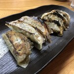 なんやかんや - 肉入り餃子