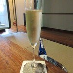 山荘無量塔 - グラスシャンパンを注文