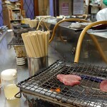 Kadoya - カウンターのみの店内は昭和な雰囲気