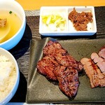 AKASAKA Tan伍 - 厚切り牛タン、ハラミ、ライス、スープ、牛肉佃煮、お新香付き