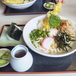 びっくりうどん - 冷やしぶっかけうどん　800円