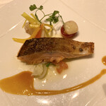 シェヌー - 魚料理からは、「宮城産サーモンのアンチョビの焦がしバター」にしてみました！