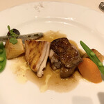 シェヌー - 長女の「川俣シャモ胸肉のローストとモモ肉の詰物・フォアグラ添え」も美味しそう♡