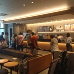 スターバックスコーヒー - 店内カウンター方向