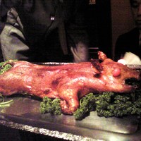 中国飯店 琥珀宮 - 子豚の丸焼～～♪