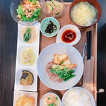 ワイズ カフェ - 