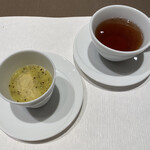 ブラッスリー レ ザンジュ - ヨーグルトのキウイソースがけ、豆茶