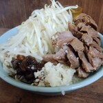 ラーメン二郎 池袋東口店 - 大豚入り950円ニンニク野菜アブラ