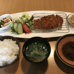 Tsuki No Sasayaki - ビジネスランチ＝６８０円 税込
                        ※旨いトンカツを選ぶ