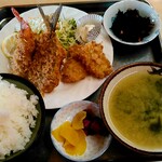 徳市 - フライ定食　1050円　大盛　50円