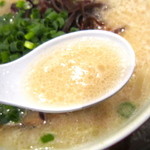 博多ラーメン 神楽 - 甘みのある豚骨スープ