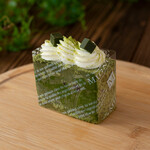 洋菓子の森 MIGNON－みによん - 【テ・ヴェール】しっとりしたアーモンド入りの抹茶生地に、小豆入りの濃厚抹茶ガナッシュをサンド