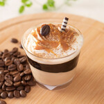  みによん - 【コーヒーゼリー】さっぱりしたコーヒームースとコーヒーゼリーに柔らかい生クリームをのせました。