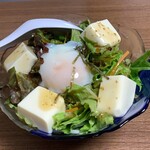 しょぼい居酒屋 ムラメシ - 料理写真:温たま豆腐サラダ