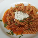 ナポリ、アマルフィ料理 Ti picchio - トマトとリコッタチーズのショートパスタ