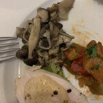 ラ・ベットラ・ダ・オチアイ - キノコの炒め物とラタトイユ