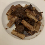 ラ・ベットラ・ダ・オチアイ - 牛頰肉リガトーニ