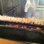 炭火焼 鳥つね - キャパオーバーなる焼き場