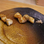 三笠鮨 - 江州琵琶湖（あうみびはこ）の"鰻（むなぎ）"、三百六十匁（≒1.35kg）六日熟成（うらすことむいか）