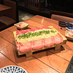 飛び牛出汁焼肉 舌賛 - 飛び牛出汁焼肉 舌賛 GEMS大門店(ぜっさん)(東京都港区芝大門)特製ネギタン塩 1500円