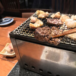 飛び牛出汁焼肉 舌賛 - 飛び牛出汁焼肉 舌賛 GEMS大門店(ぜっさん)(東京都港区芝大門)和牛ホルモン5種盛