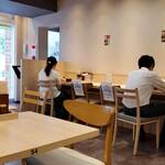 やよい軒 - ガラガラ店内