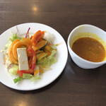 カーン・ケバブ・ビリヤニ - サラダとラッサム