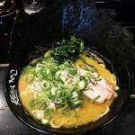 いのこ - ラーメン740円麺硬め。海苔増し130円。