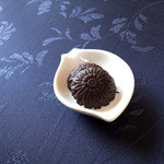 レストランＰｉｎｏｘ - お茶菓子として出されたチョコレート。