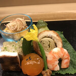 Akasaka Kikunoi - 昼懐石１２１００円。蛸の子、小茄子翡翠煮、びわ玉子、太刀魚南蛮漬け、烏賊酒盗焼き、海老艶煮など。五味のバランス良く、とーっても美味しかったです（╹◡╹）（╹◡╹）。びわ玉子、濃厚です（╹◡╹）